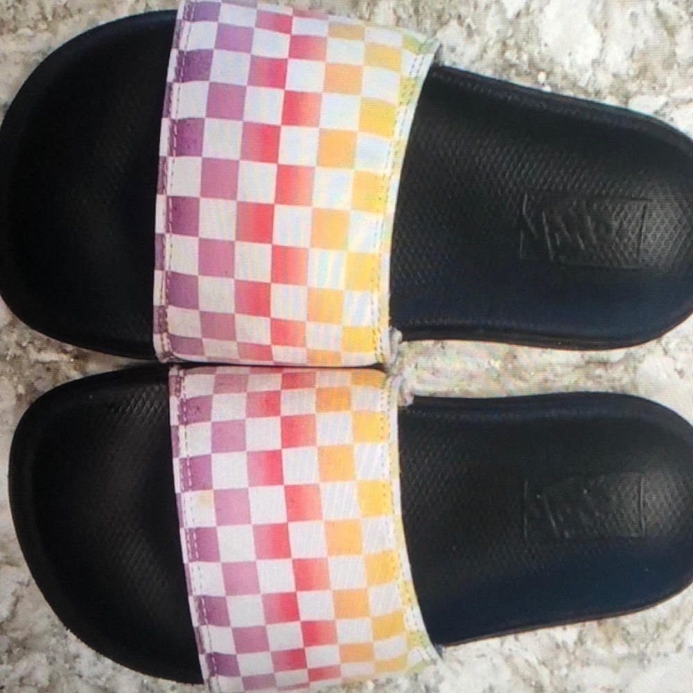 Vans Off the wall checkered slide in youth size 4